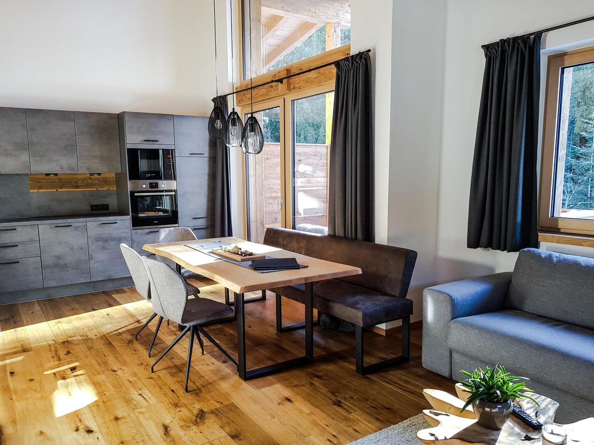 Apartment mit Balkon